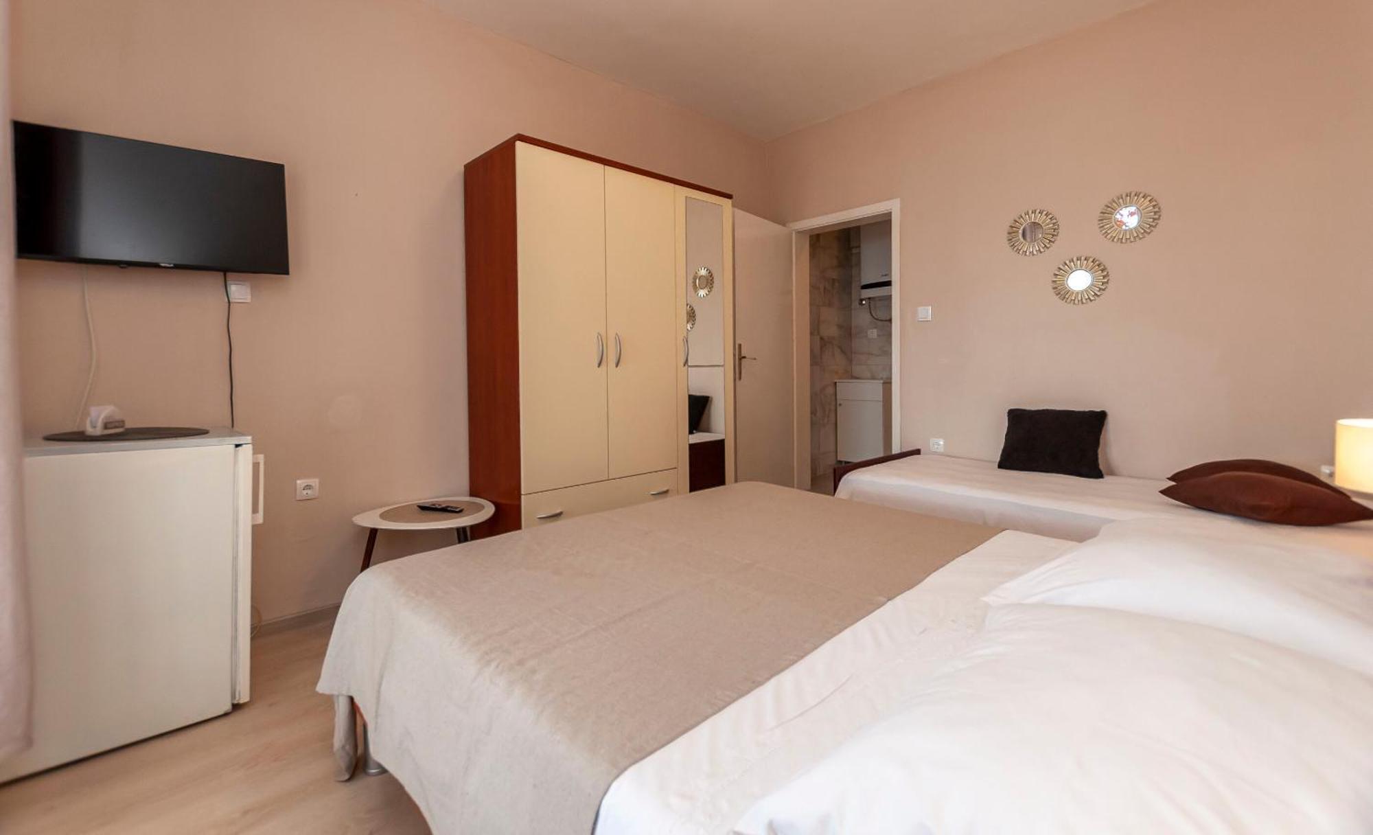 Apartment And Rooms Tatjana Омиш Экстерьер фото
