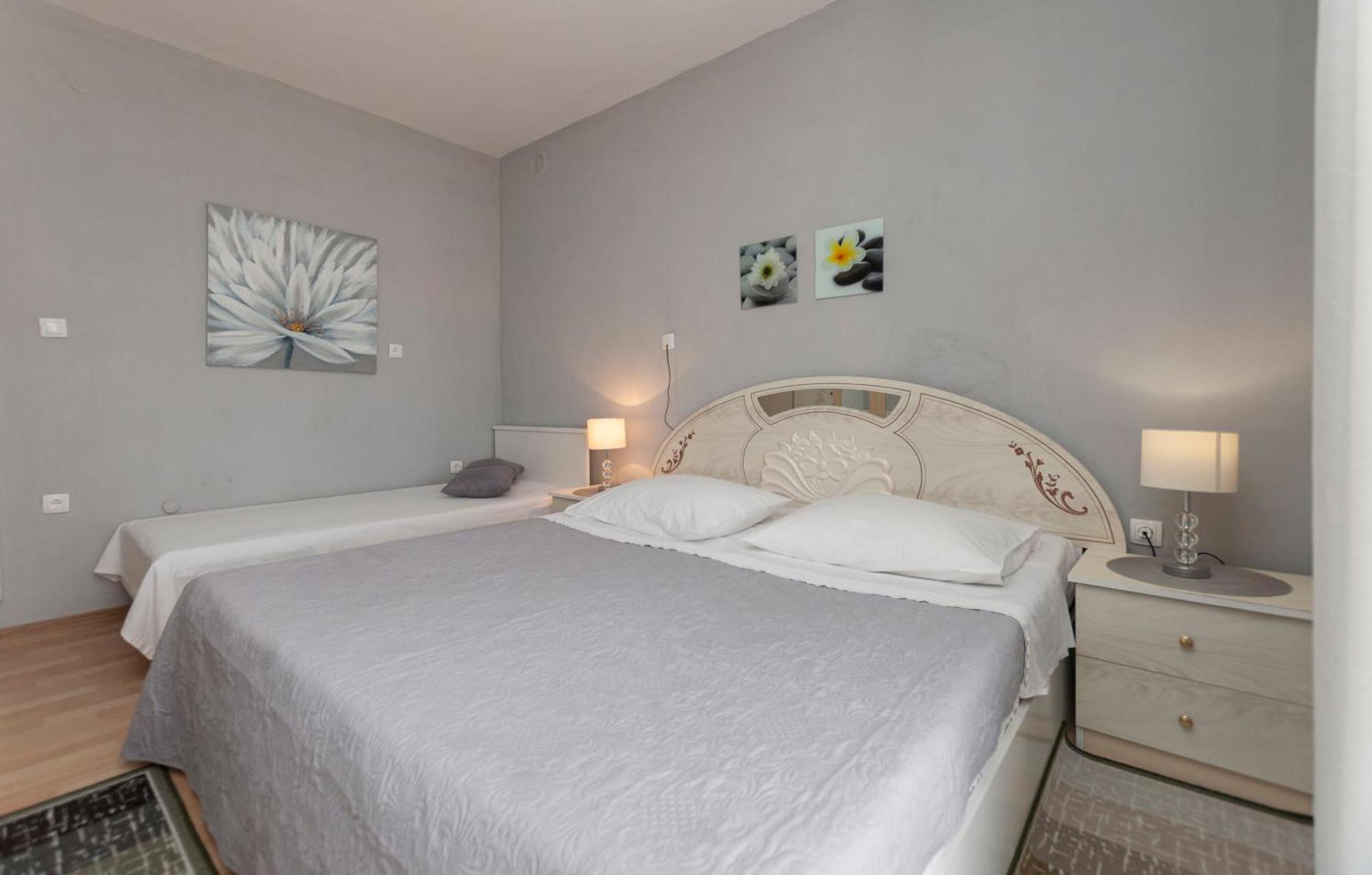 Apartment And Rooms Tatjana Омиш Экстерьер фото
