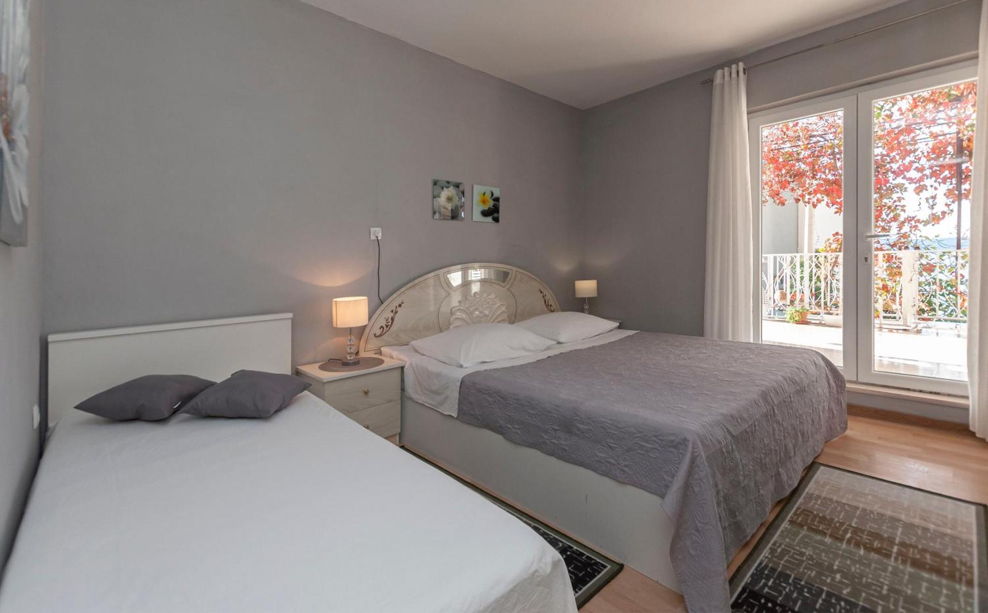 Apartment And Rooms Tatjana Омиш Экстерьер фото