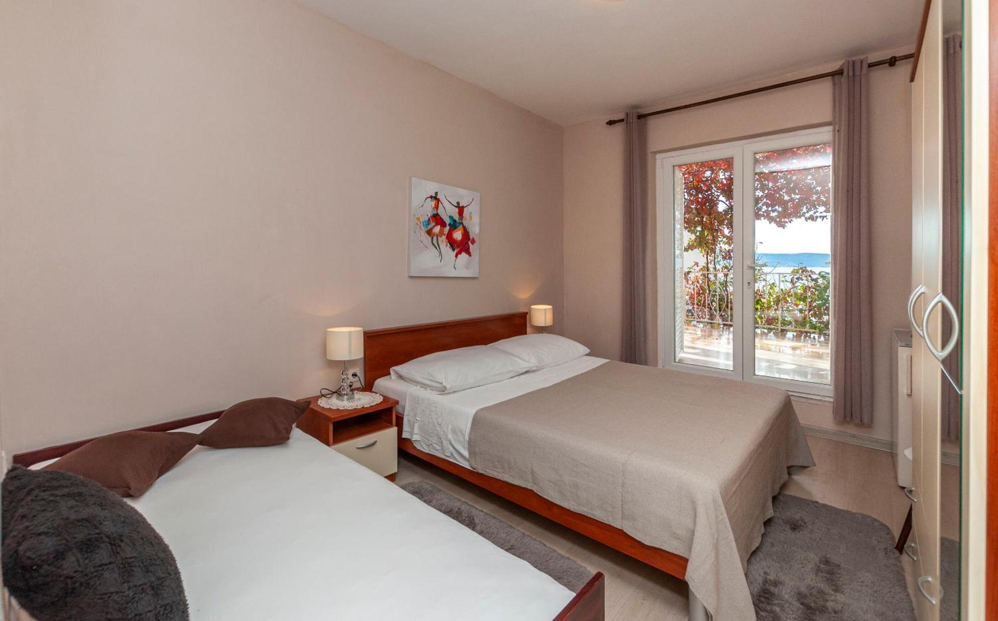 Apartment And Rooms Tatjana Омиш Экстерьер фото