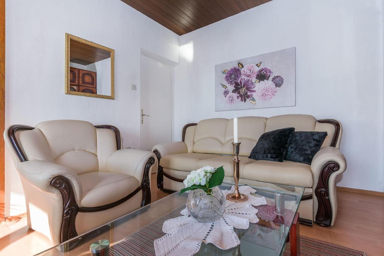 Apartment And Rooms Tatjana Омиш Экстерьер фото
