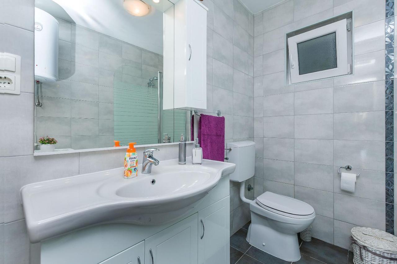Apartment And Rooms Tatjana Омиш Экстерьер фото
