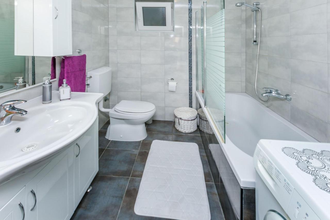 Apartment And Rooms Tatjana Омиш Экстерьер фото