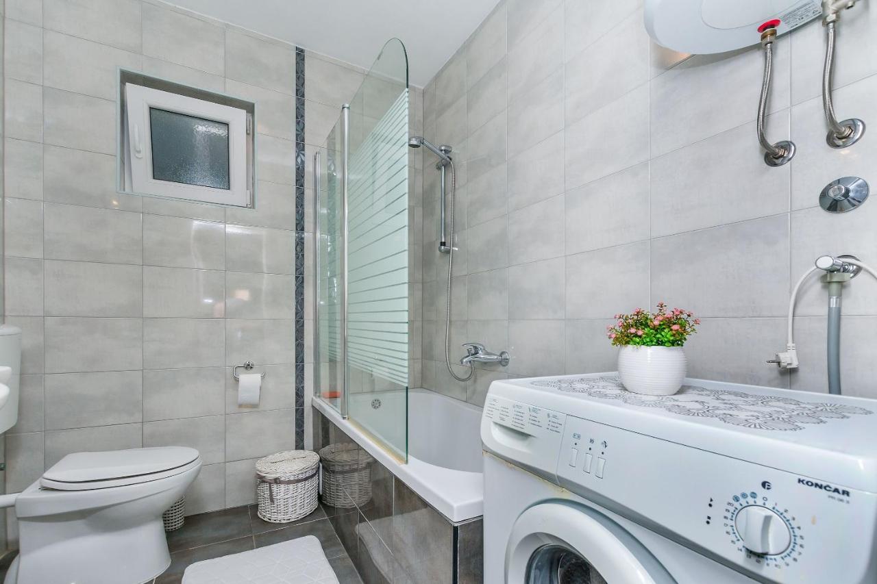 Apartment And Rooms Tatjana Омиш Экстерьер фото