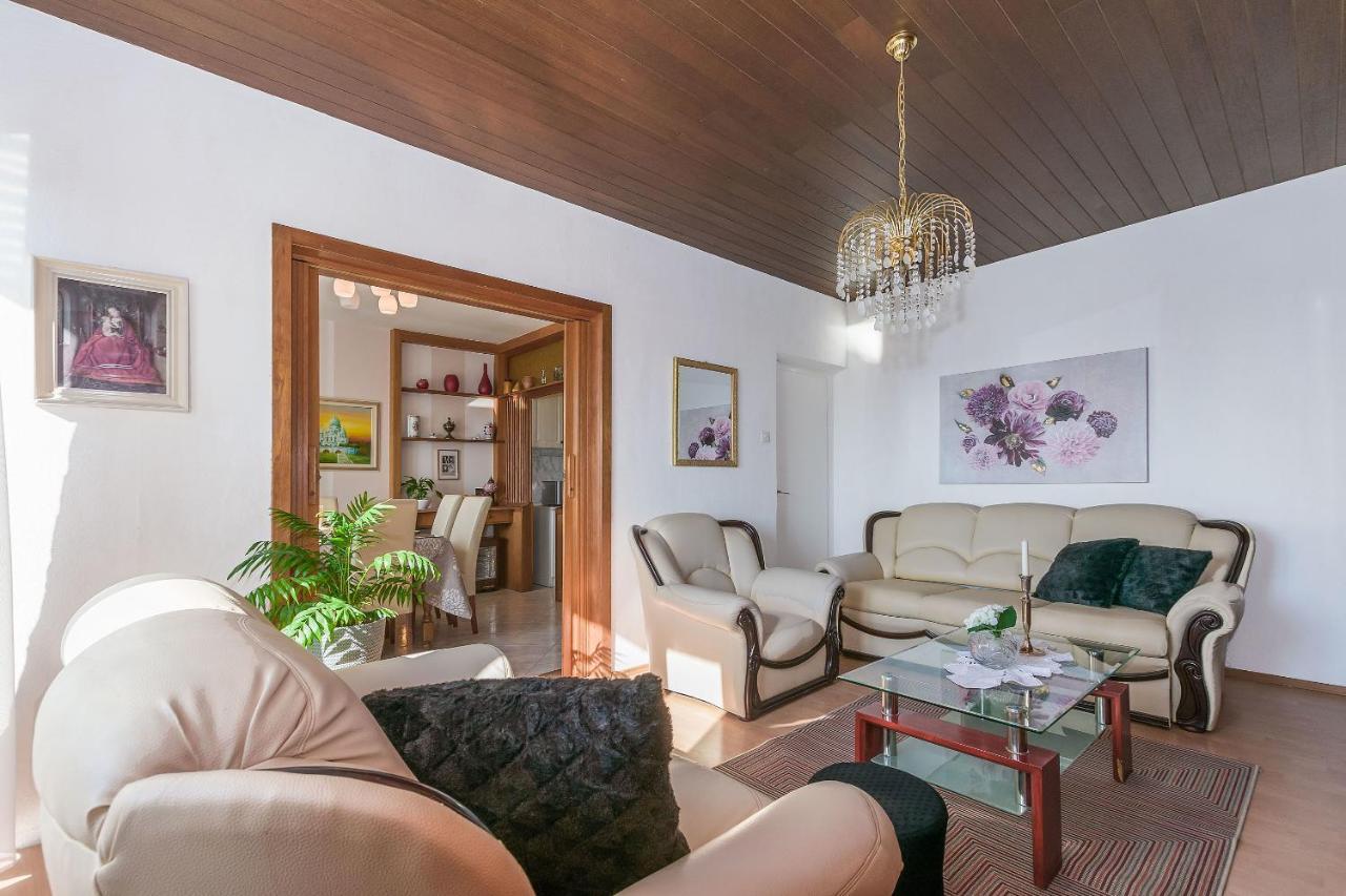 Apartment And Rooms Tatjana Омиш Экстерьер фото